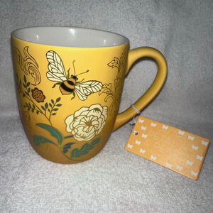NWT Petal & Pearl Honeybee Flowers Tea/Coffee Mug Soft Touch 18oz Yellow